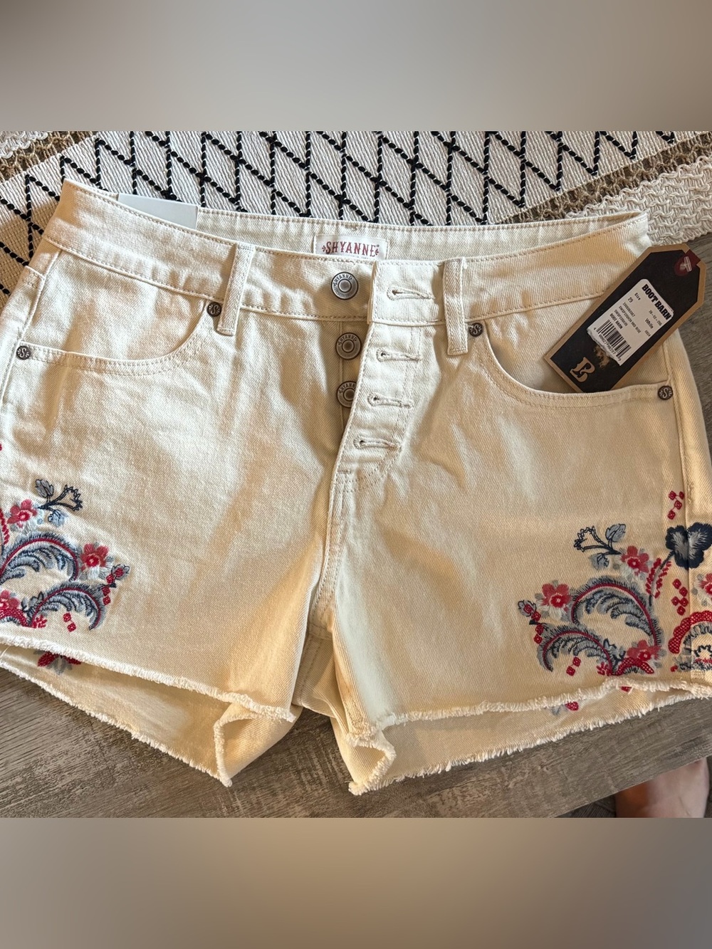 Shyanne Cream Embroidered Button-Fly Denim Shorts-Brand New - Picture 1 of 5